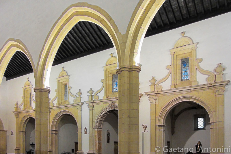 S. Maria do Olival:  Gothic Arches